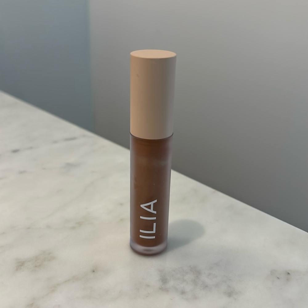 New! Ilia liquid powder eye tint in fresco
Never used